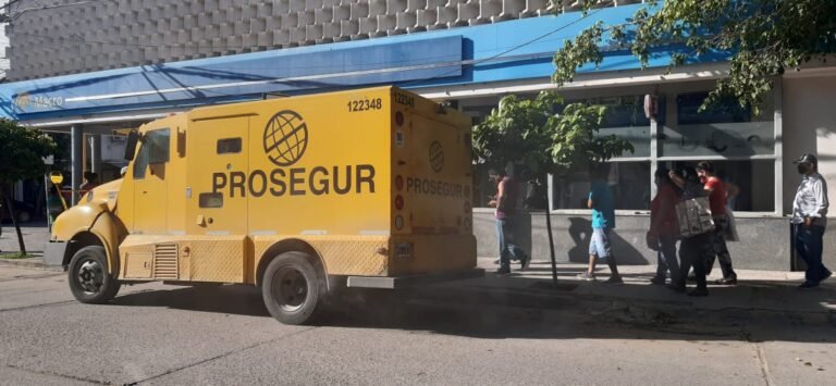 Principio de incendio en un camión de caudales