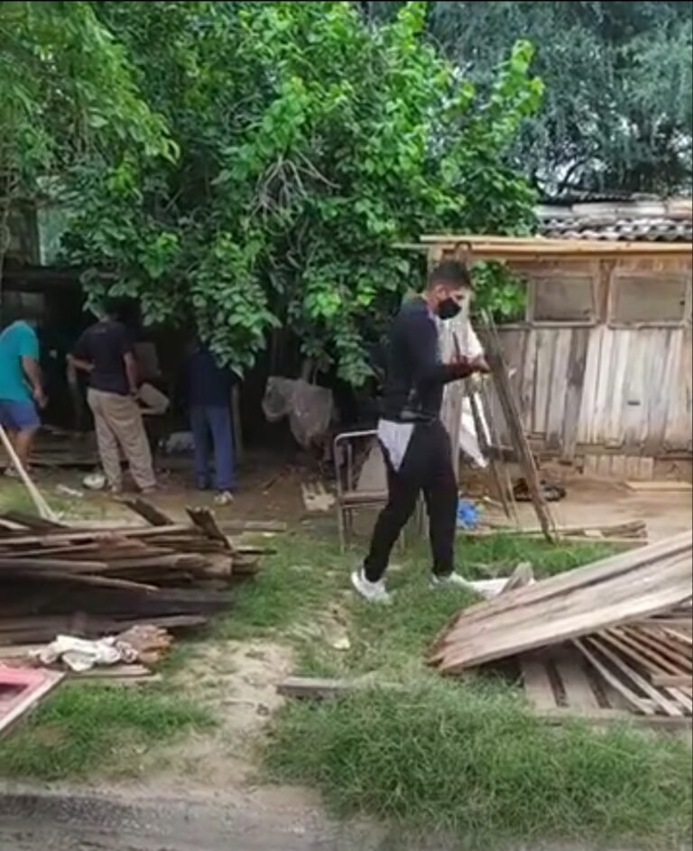 Desalojan a una familia en barrio Las Maderas [video]