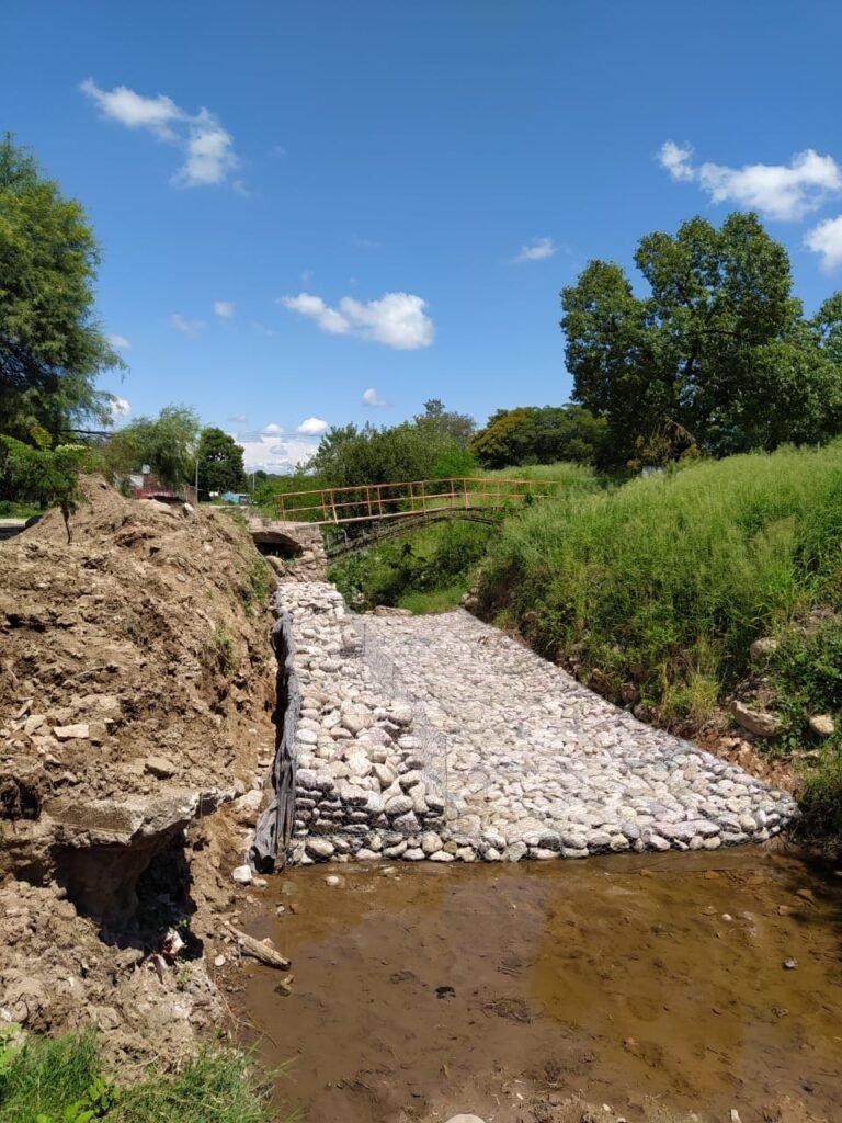 Arrancó la obra de canalización del arroyo que recorre parte del sector de los barrios 9 de Julio y San Martín