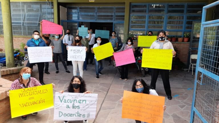 La Esperanza: Docentes de la Escuela Provincia de Misiones reclaman vacunación contra el covid-19