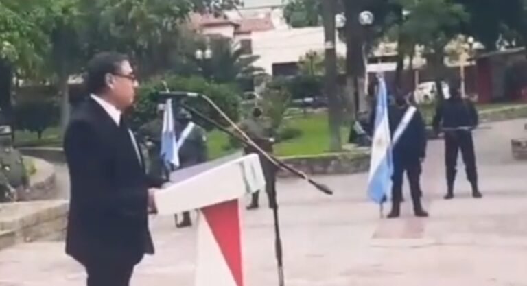 Acto en homenaje a los Veteranos y Caídos en la Guerra de Malvinas [video]