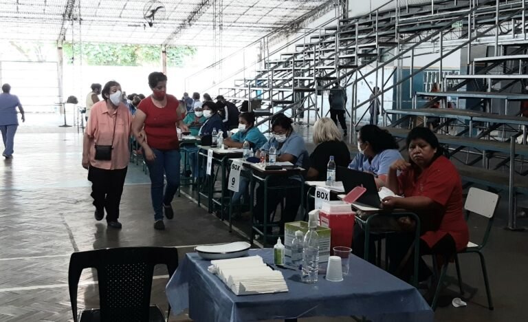 Campaña de Vacunación a Adultos Mayores en San Pedro de Jujuy