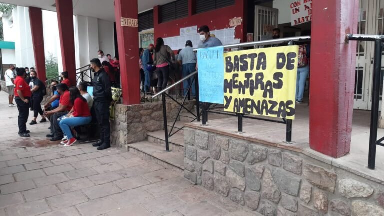Personal de seguridad del Hospital Paterson reclama por falta de pago