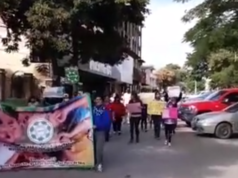 Padres, docentes y alumnos de APREM marcharon en contra de la medida de desalojo