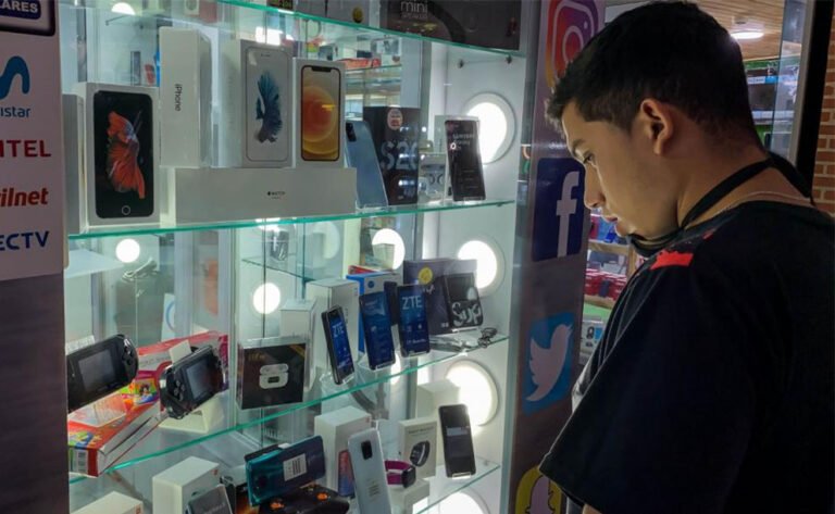 El Gobierno congelará los precios de celulares y otros electrónicos hasta octubre