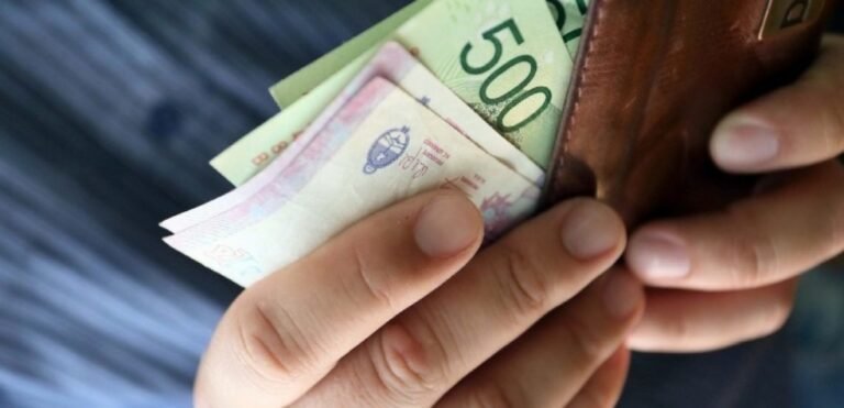 Los haberes de los empleados públicos en abril tendrán un incremento del 10%