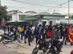 Cartelazo y marcha de alumnos de la escuela Técnica N°1