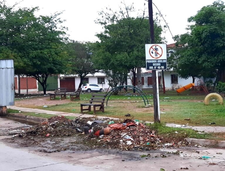 Microbasurales en el acceso sur de San Pedro
