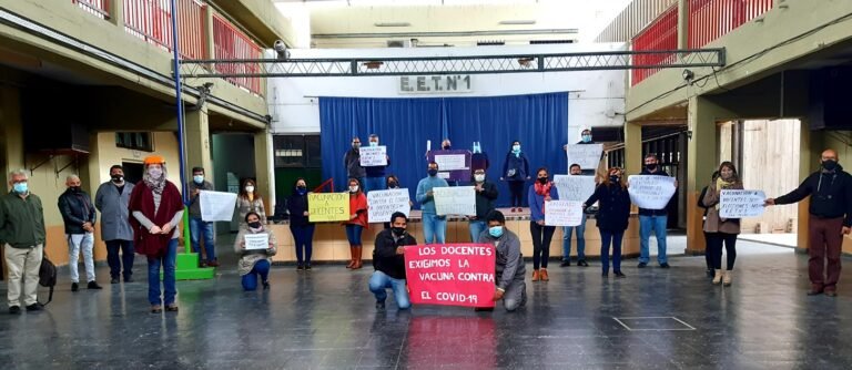 Se llevó a cabo la «Movida por la vacunación a docentes» en la Escuela de Educación Técnica N°1