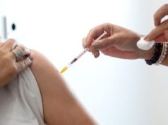 Dos dosis de Pfizer o AstraZeneca protegen de hospitalización por variante Delta, revela estudio