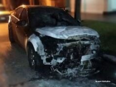 En aparente sabotaje, le incendiaron el auto y le dejaron un mensaje: «Por zorra».
