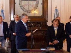 «Contrabando» de armas: Repudian la condecoración al ministro de Morales