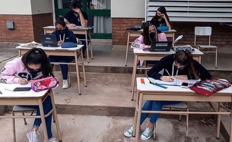 En Jujuy los alumnos pasarán de curso con materias pendientes: “Este año será de transición”