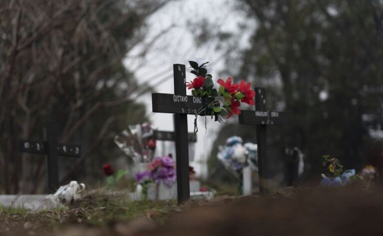 El Gobierno decretó 5 días de duelo nacional por los 100 mil muertos por coronavirus