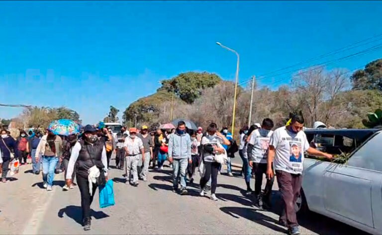 Familiares y vecinos dieron el último adiós a Hugo Velázquez