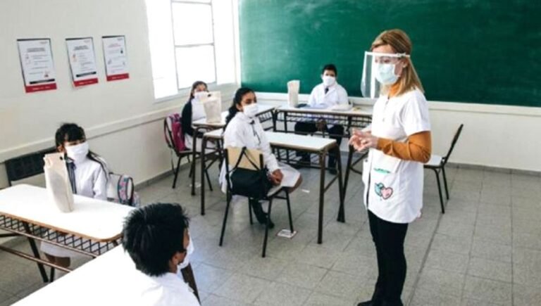 Desde el 30 de agosto todos los docentes de Nivel Primario y Secundario regresarán a las aulas en Jujuy