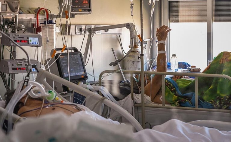 Hay más camas libres que pacientes covid internados y es la cifra más alentadora en casi un año