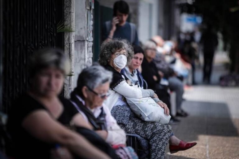 Hasta cuándo será obligatorio sacar turno para ir al banco