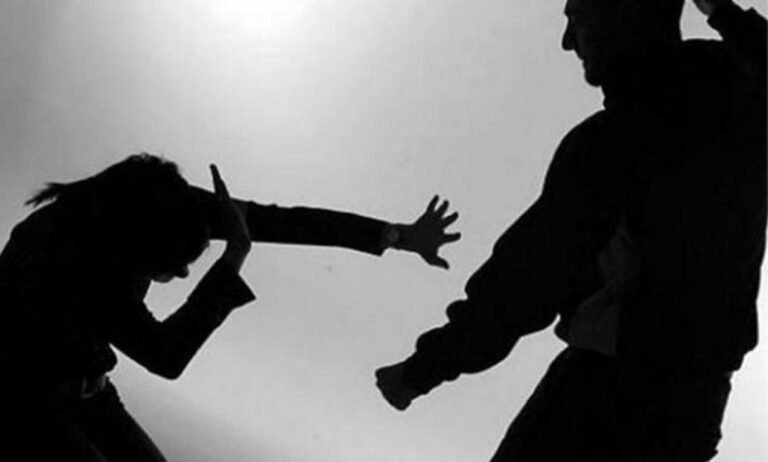Un hombre le cortó un dedo a su pareja por no darle plata para seguir bebiendo