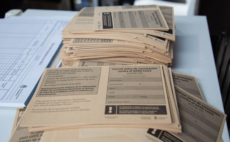 Para robar carnets de vacunación, amenazaron con una tijera a enfermeras de San Francisco de Álava