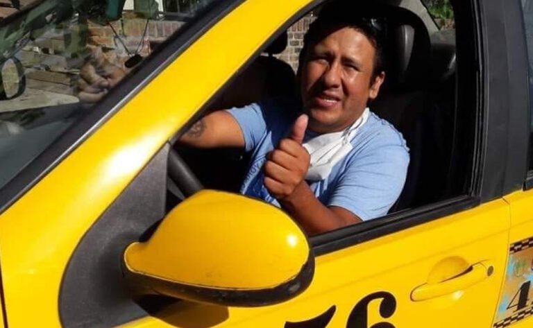 Un taxista jujeño viajó a la casa de una pasajera para devolverle el celular que extravió
