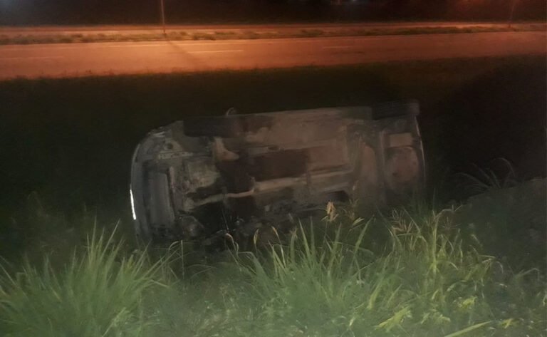 Manejaba alcoholizado, se durmió y volcó en colectora de Ruta 66