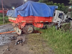 Un camión de cervezas chocó en el ingreso a Palpalá