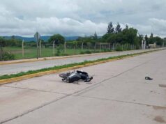 Un niño de 12 años manejaba una moto, fue chocado en Perico y está grave