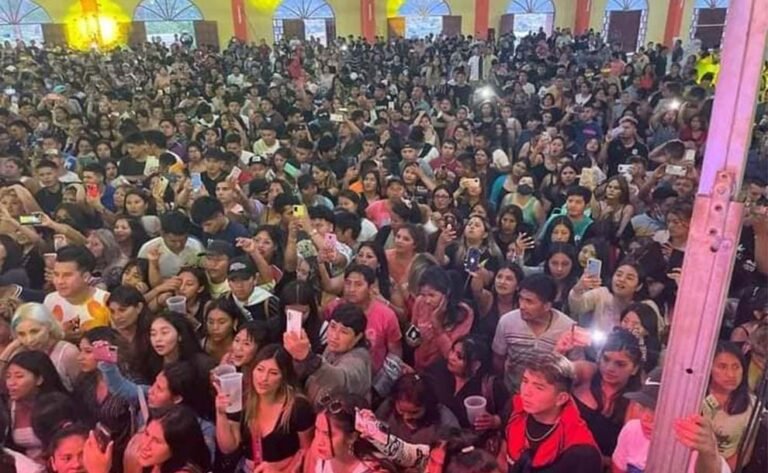 En Jujuy sigue vigente la prohibición de eventos en ambientes cerrados que superen las 1000 personas