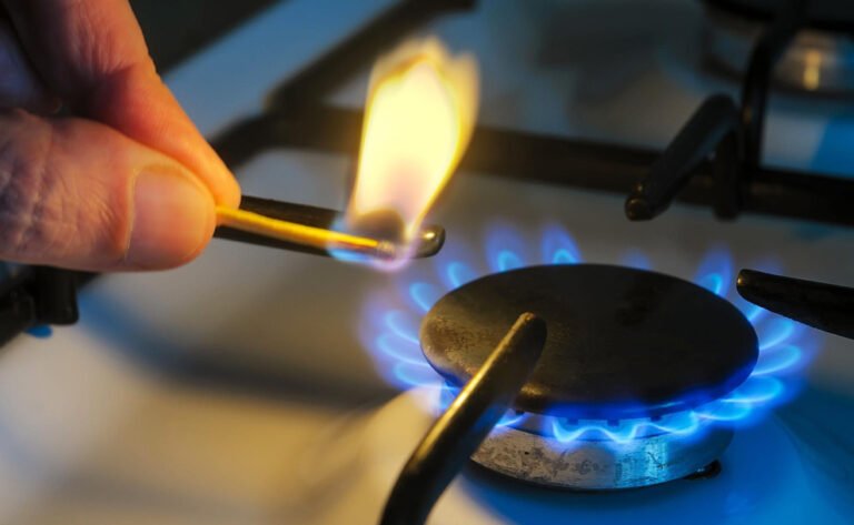 El lunes se anunciará el nuevo esquema tarifario por regiones para agua, luz y gas