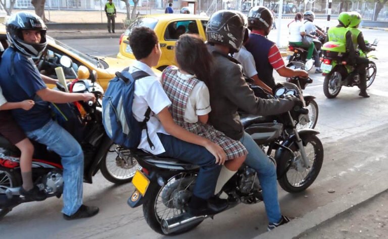 Multarán con hasta $5 mil a las motos que circulen con más de 2 personas en Jujuy