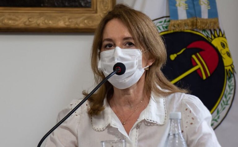 “No van a estar pasando curso por curso debiendo millones de materias”