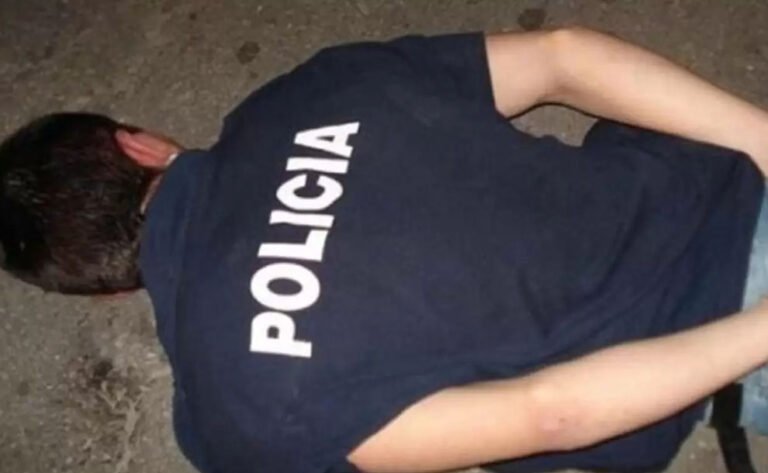 Condenaron a un policía por robar un celular a una persona que tenía que custodiar Además de la condena de un año