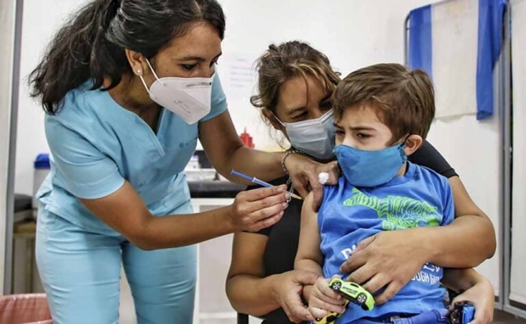 Covid-19 en Jujuy: durante los primeros días de clases habrá vacunatorios en las escuelas