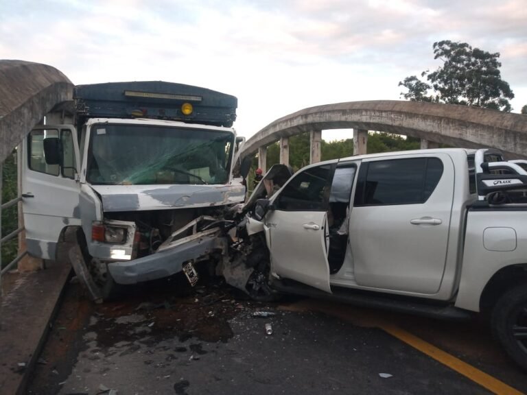 Violenta colisión en puente sobre el arroyo El Zanjón