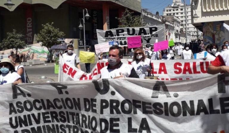 Paro masivo: Docentes, estatales y profesionales salen a la calle por el salario