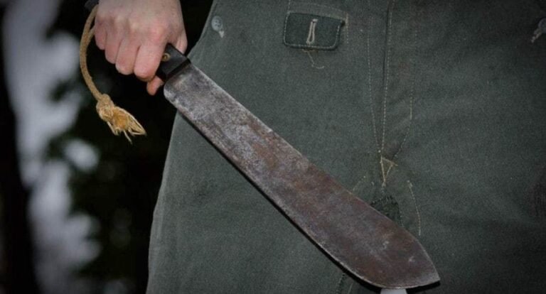 San Pedro: Un Manosanta atacó a machetazos a un hombre y le cortó dos dedos