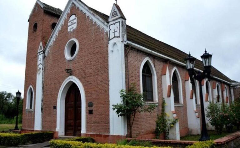 Detuvieron a dos sujetos que ingresaron a robar a la parroquia de la localidad de La Esperanza