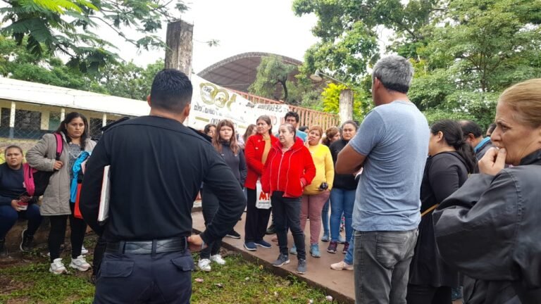 Palma Sola: Padres y tutores de estudiantes exigen refacciones en Bachillerato Provincial N° 5