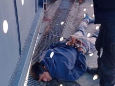 San Pedro: Atraparon a un sujeto que intentaba robar cajones de cervezas de un supermercado