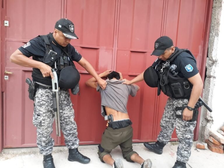 San Pedro: detienen a un sujeto con una réplica de arma de fuego