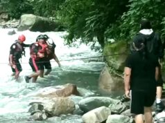 Rescatan a tres mujeres y un hombre en los Paredones de Yala