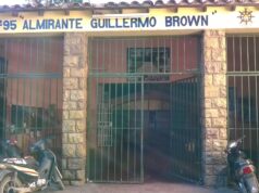 San Pedro: mamás persiguen y capturan a ladrón que robó en una escuela