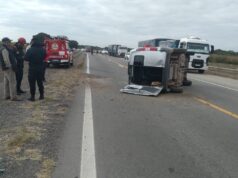 Un utilitario con una mujer y un menor a bordo volcó cerca de La Manga