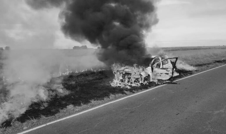 Perdió el control, volcó y el auto se prendió fuego: murió calcinado en la Puna jujeña